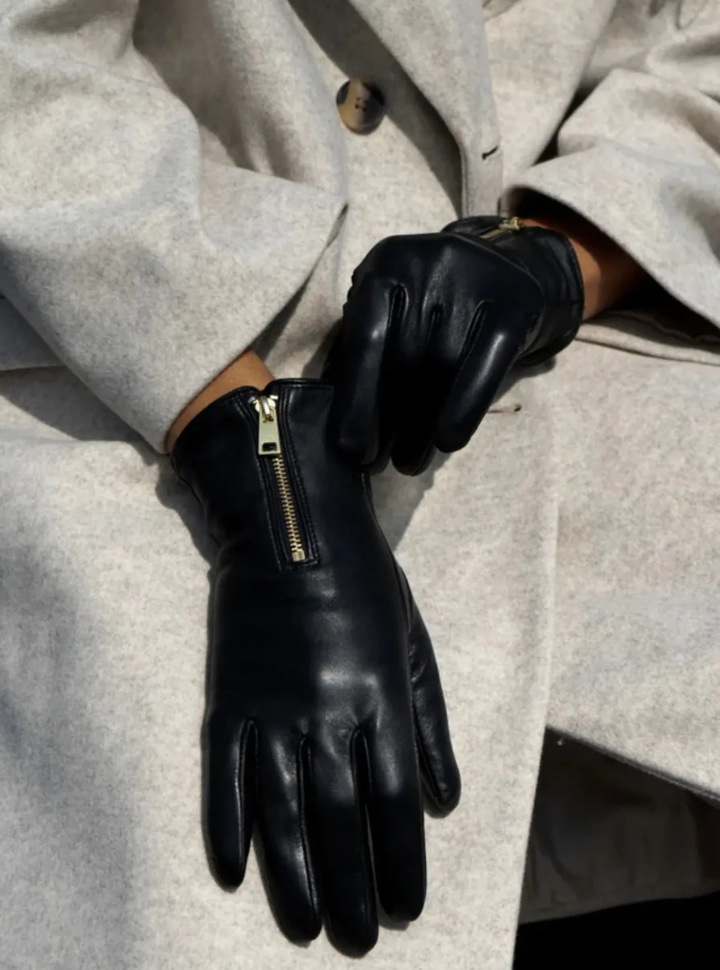 depeche___black_leather_g_0.webp Depeche - 14894 Black Leather Gloves with a Gold Zip