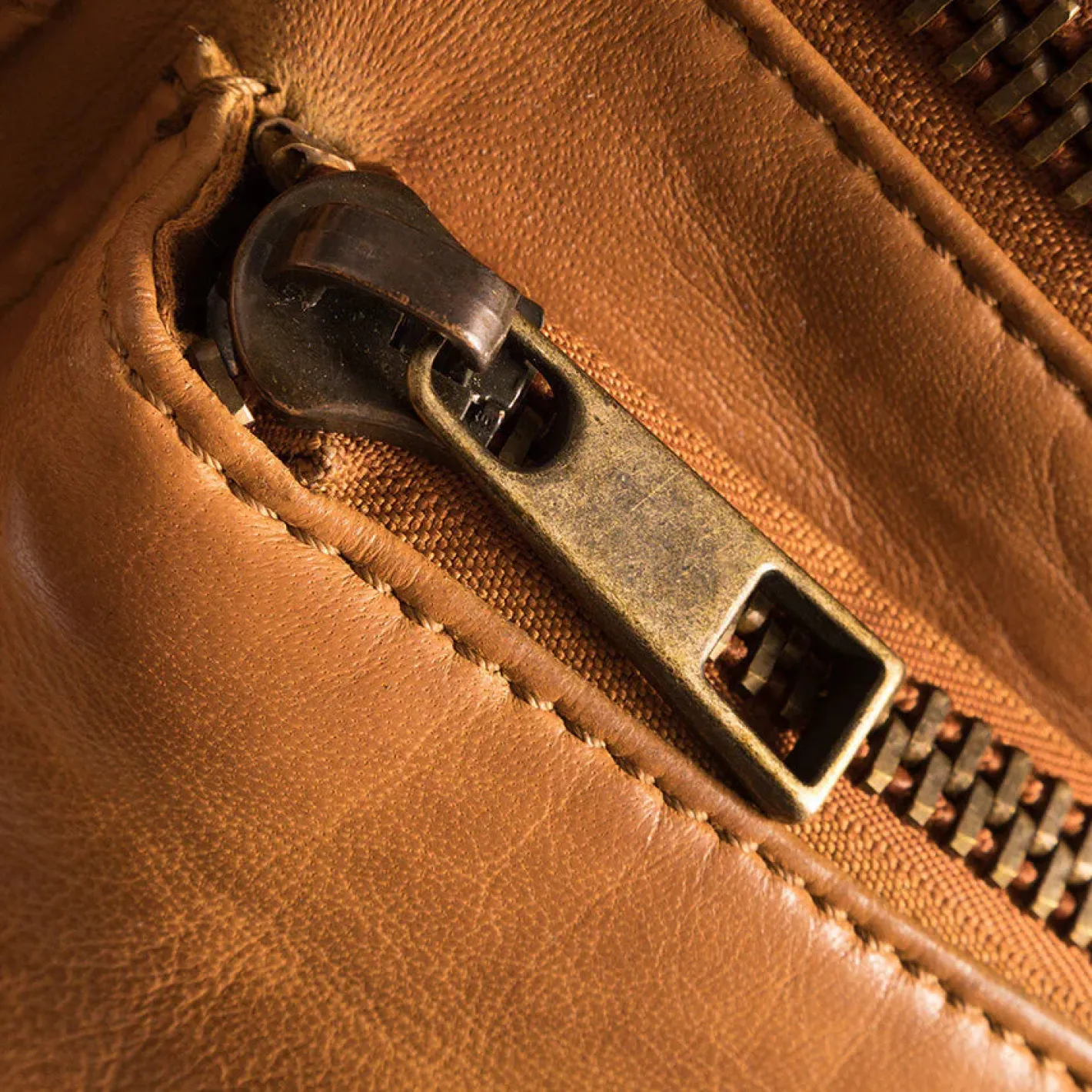 depeche___tan_leather_cro_4-1.webp Depeche - 15350 Tan Leather Crossbody Bag