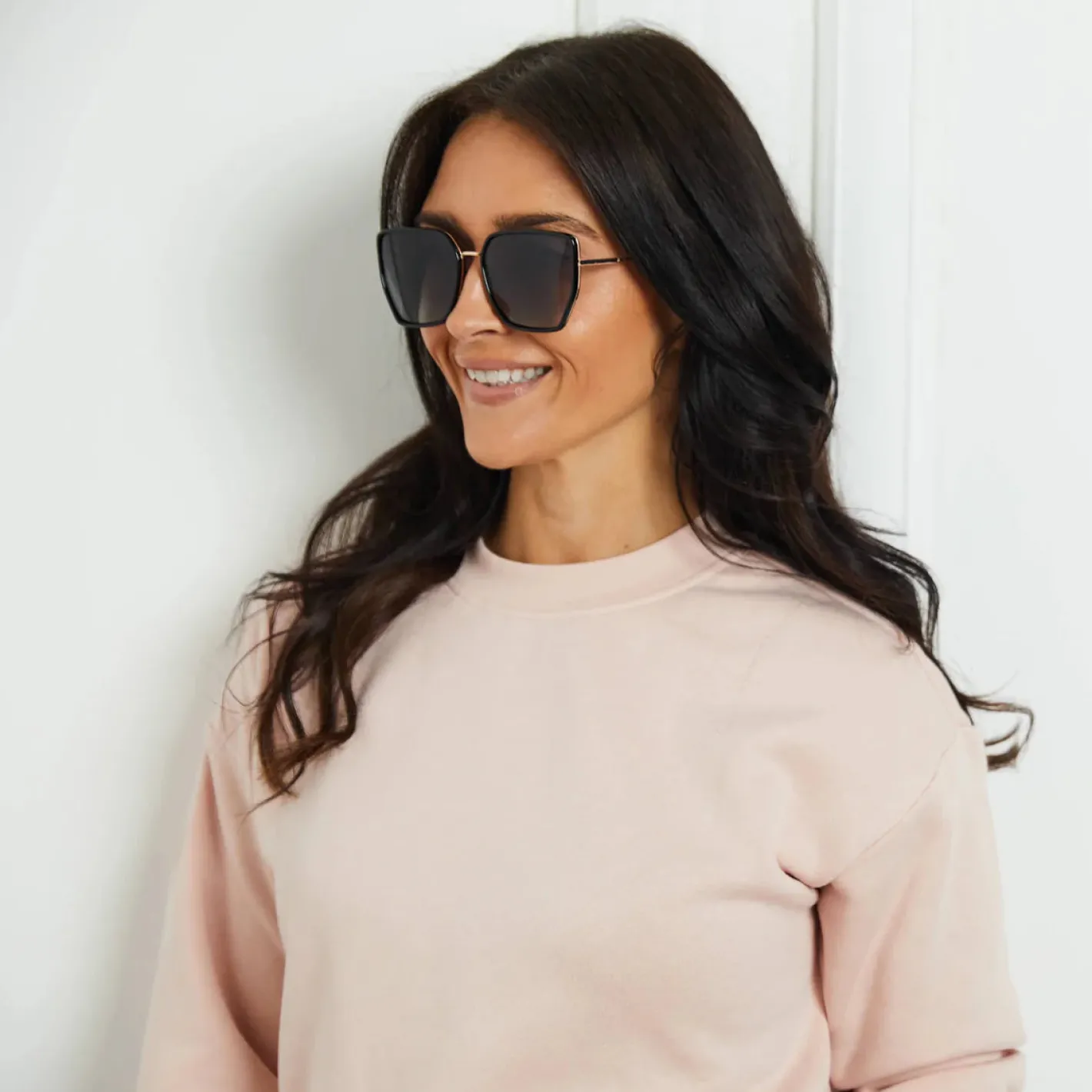 elie_beaumont__ebs_black__0-1.webp Elie Beaumont - EBS7017 Black and Gold Sunglasses