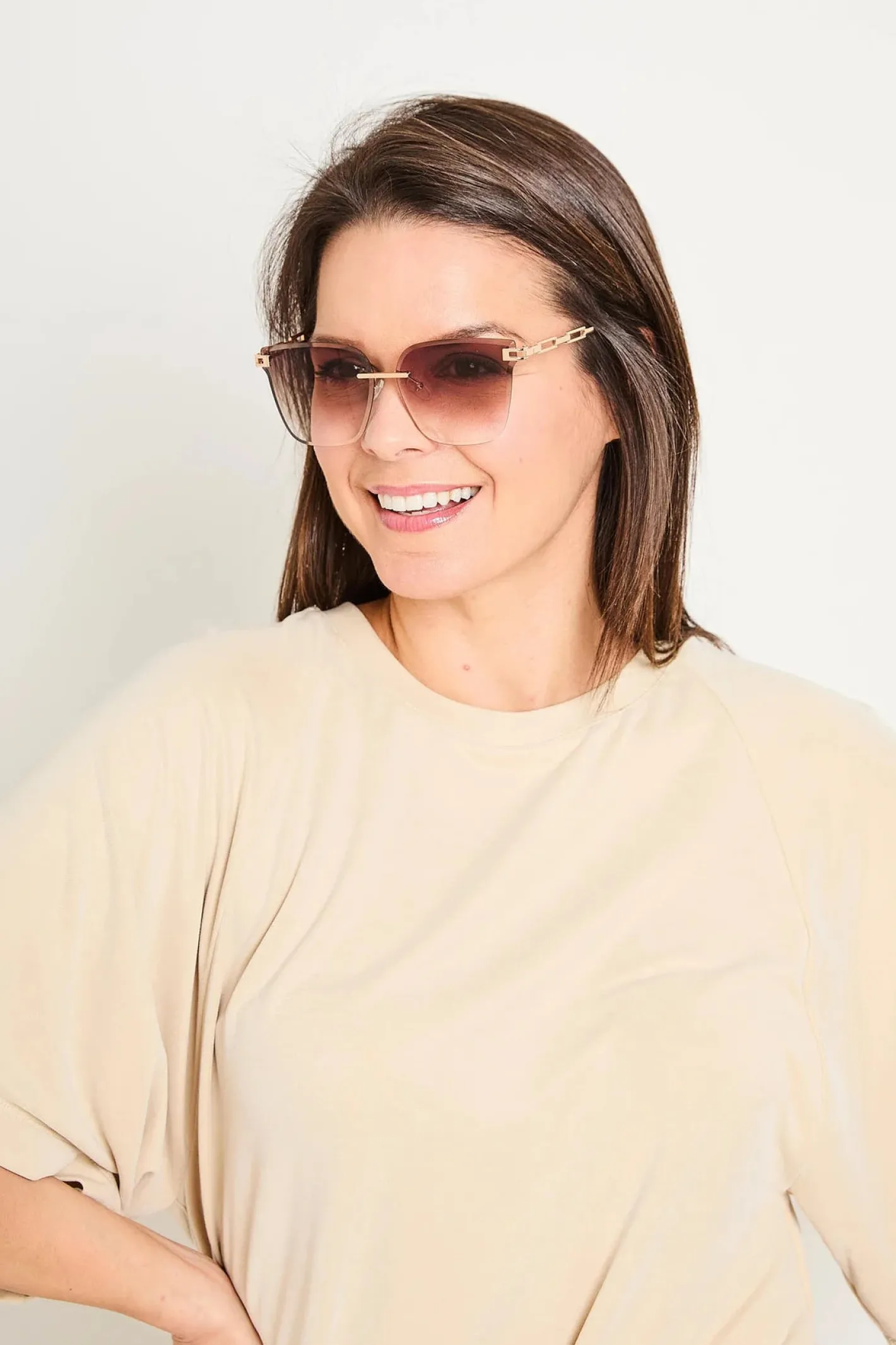 elie_beaumont__ebs_brown__1.webp Elie Beaumont - EBS7023 Brown Chain Sunglasses