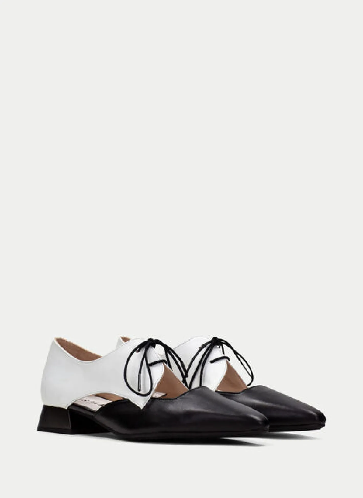 hispanitas__hv_black_and__3.webp Hispanitas - HV253858 Black and White Laced Shoe