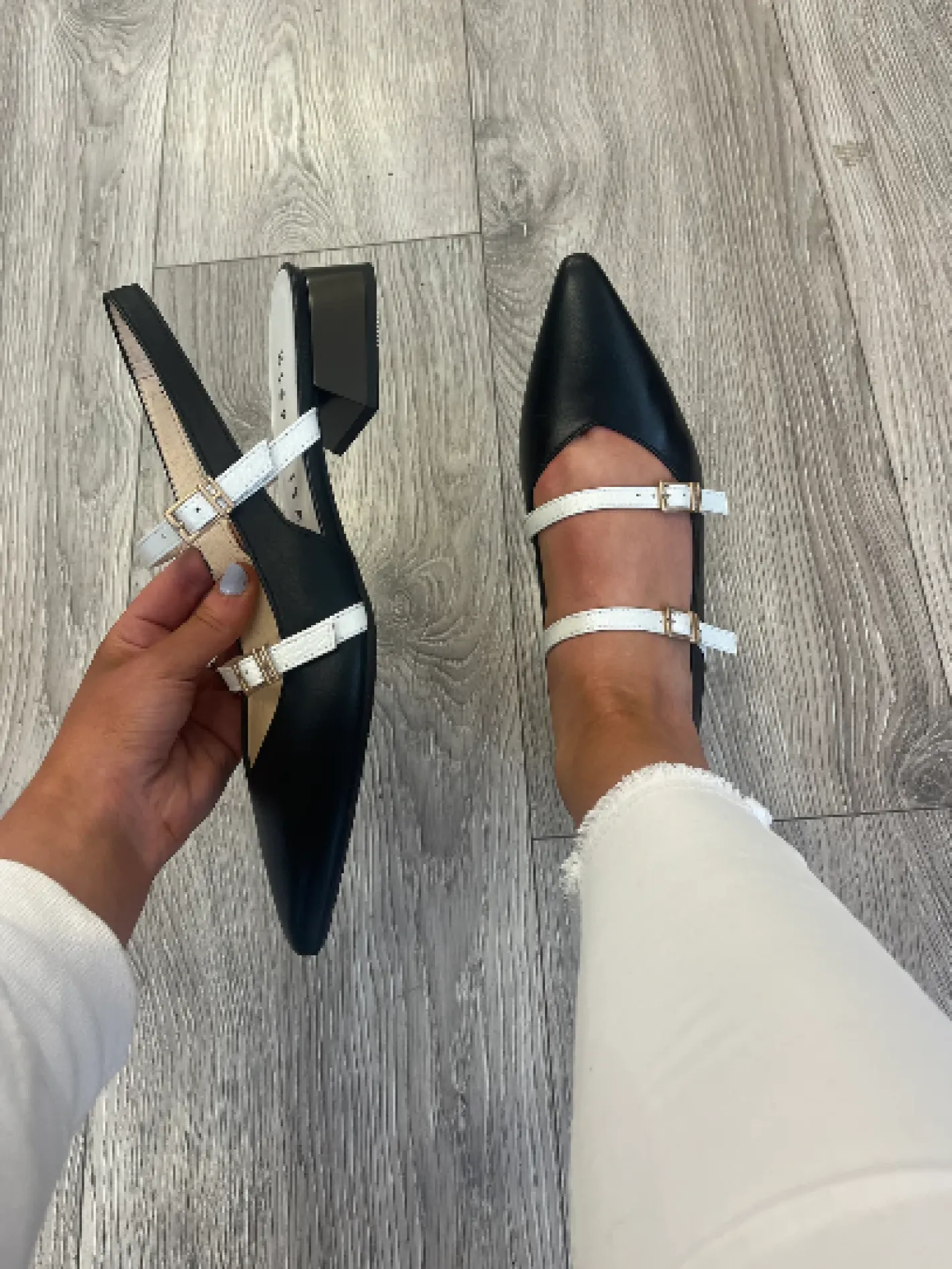 hispanitas_hv_black_amp_w_0.webp Hispanitas -HV253922 Black & White Slingback Ballerina
