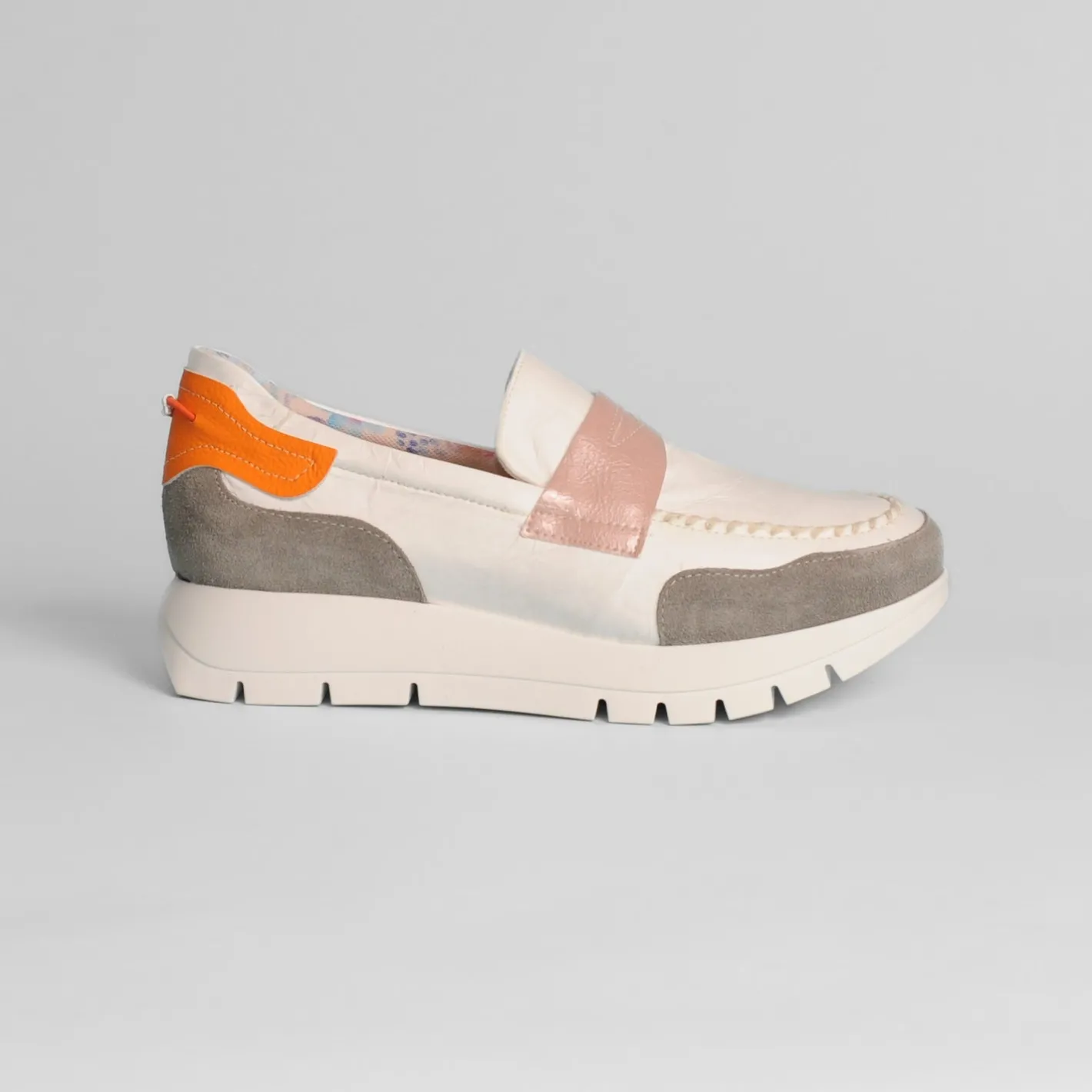 jose_saenz___white_and_gr_0-1.webp Jose Saenz - 2290 White and Grey Loafer
