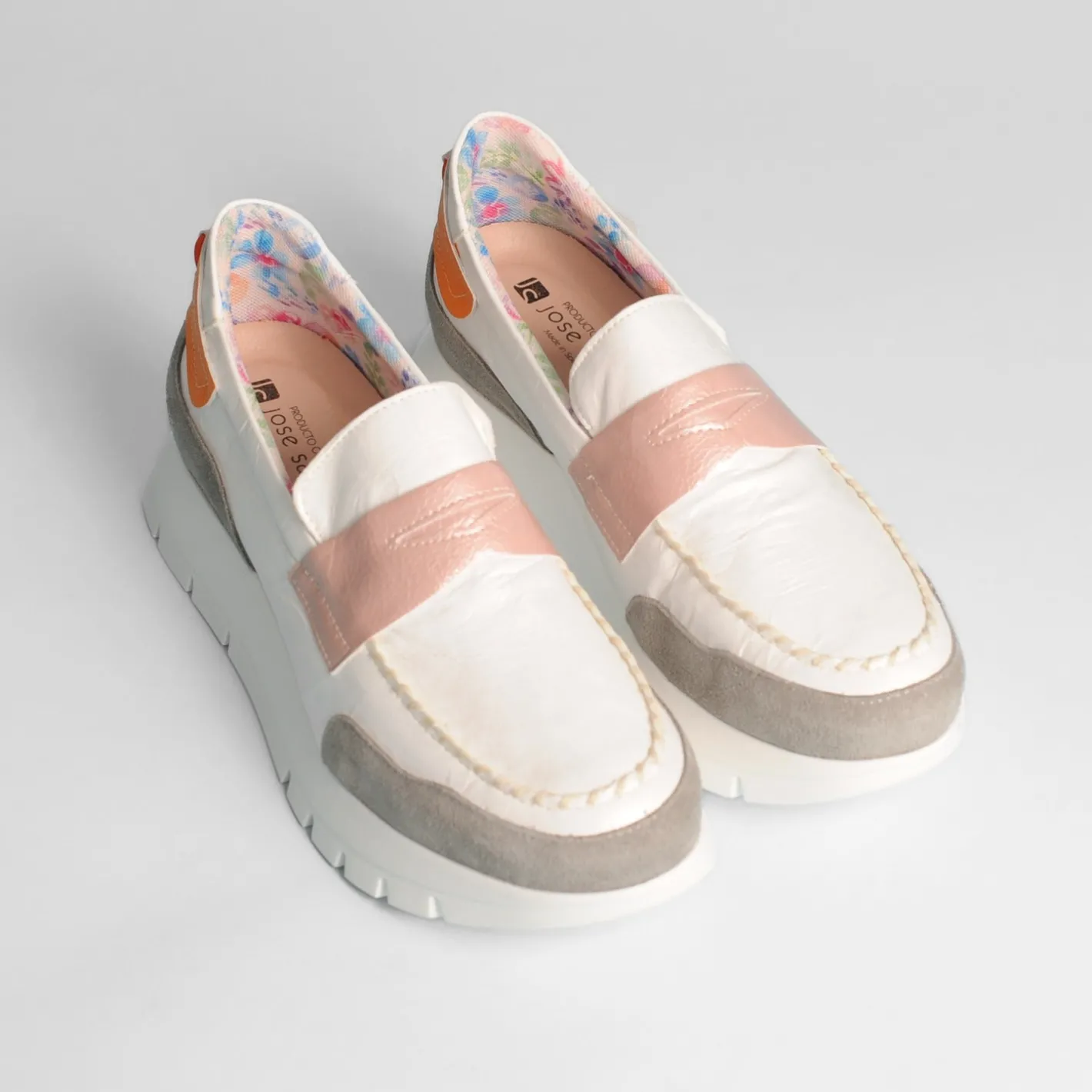 jose_saenz___white_and_gr_3-1.webp Jose Saenz - 2290 White and Grey Loafer