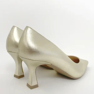 Lodi - Jona Gold Leather Court with a Kitten heel