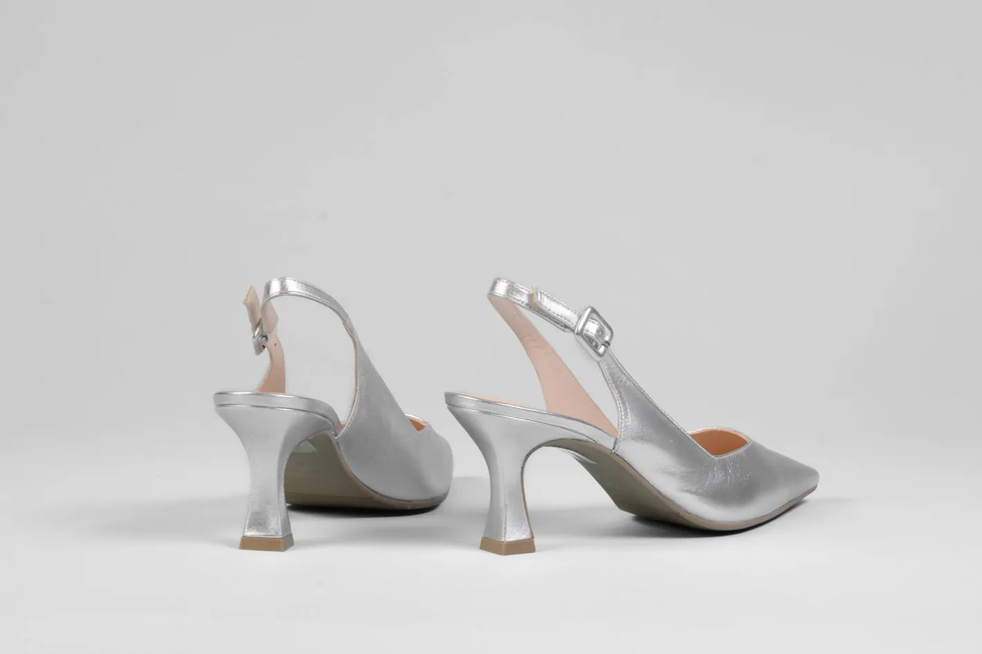 lodi__juco_silver_slingba_2.webp Lodi - Juco Silver Slingback with a kitten heel