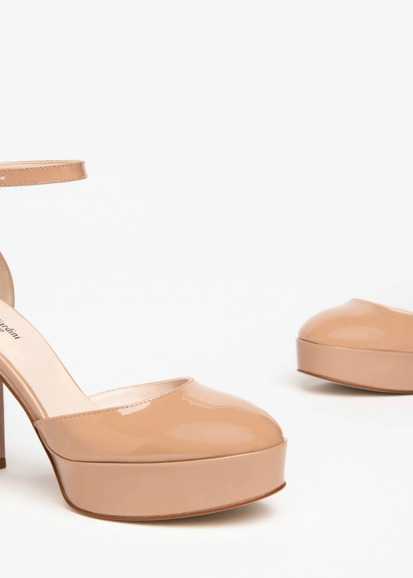 nerogiardini__nude_patent_3.webp NeroGiardini - Nude Patent Platform