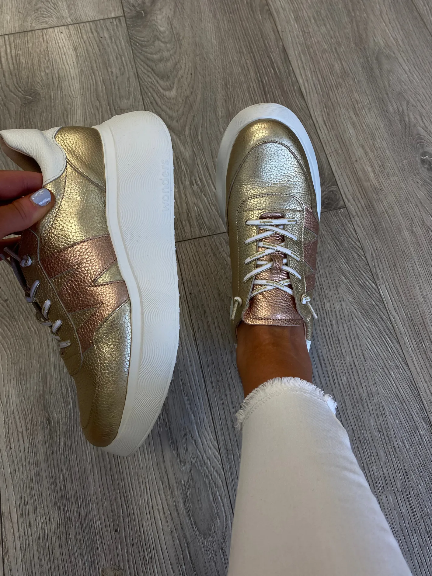 wonders___gold_amp_w_rose_0.webp Wonders - 3625 Gold & W Rosegold Trainer