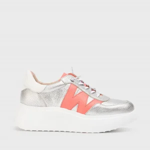Wonders - A-3625 Silver and Coral Trainer