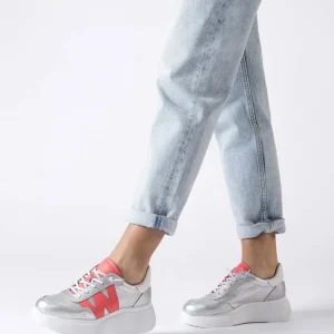 Wonders - A-3625 Silver and Coral Trainer