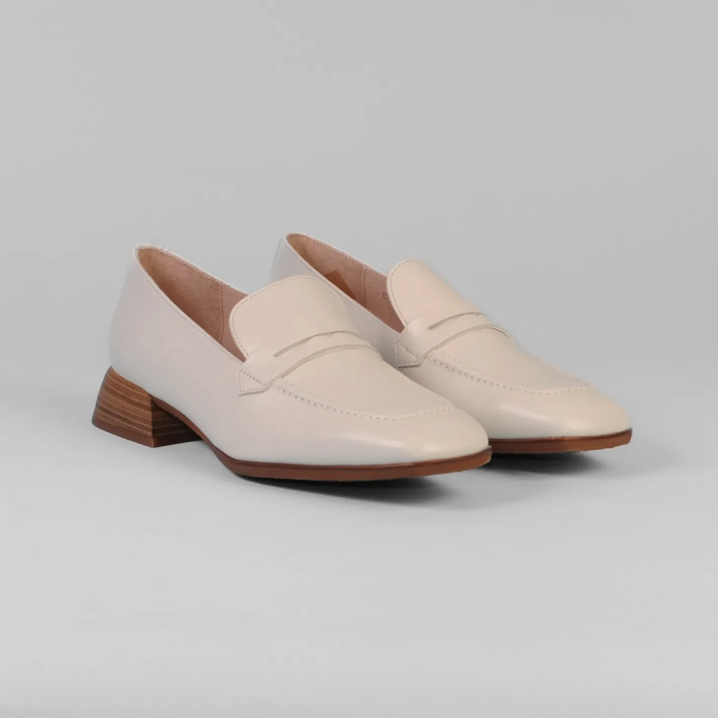 wonders__c_ivory_loafer_1.webp Wonders - C-7122 Ivory Loafer