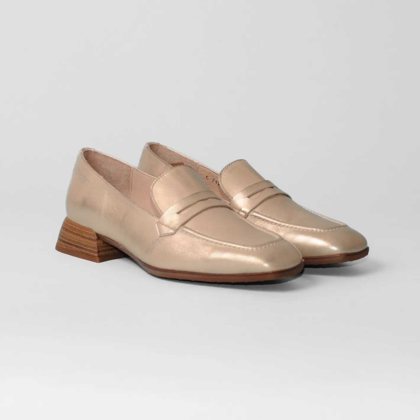 wonders__c_metallic_gold__1.webp Wonders - C-7122 Metallic Gold Loafer