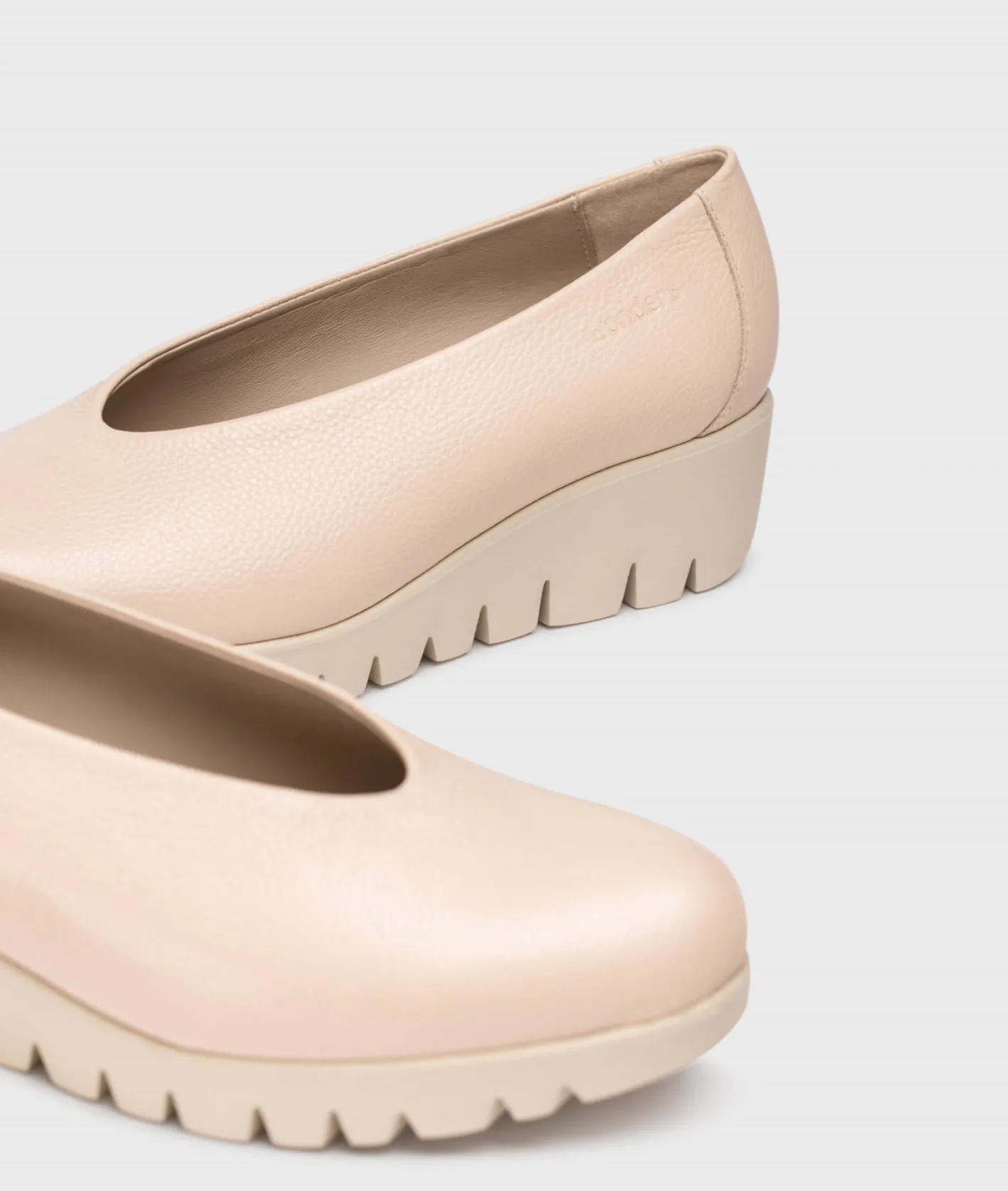 wonders__c_nude_wedge_fly_2.webp Wonders - C-33100 Nude Wedge “Fly” Shoe